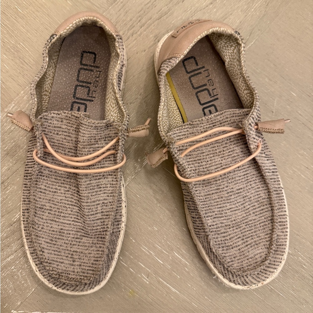 Hey Dude Women's Shoes in Tan and dusty pink - Picture 2 of 6